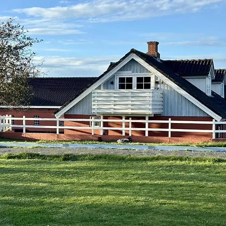 Holoftet - Charming Vacation On The 1st Floor Of Hawbakken *
